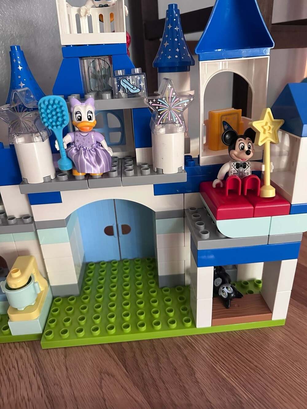 LEGO DUPLO Disney 3-in-1 Magical Castle Set 10998 - Picture 2 of 4